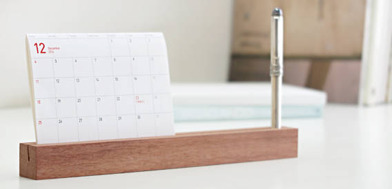 木製スタンド卓上カレンダーの写真アップ_その1