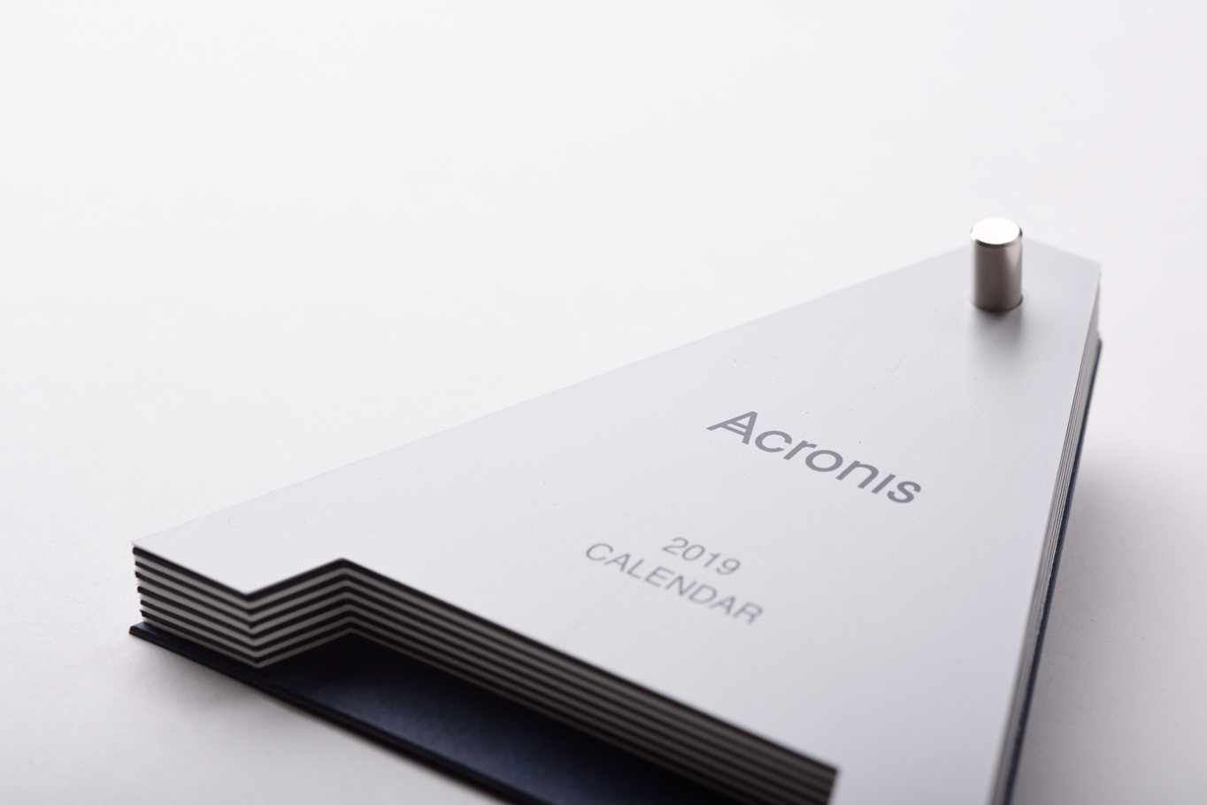 Acronis calendarアクロニス様2019年卓上カレンダーの表紙