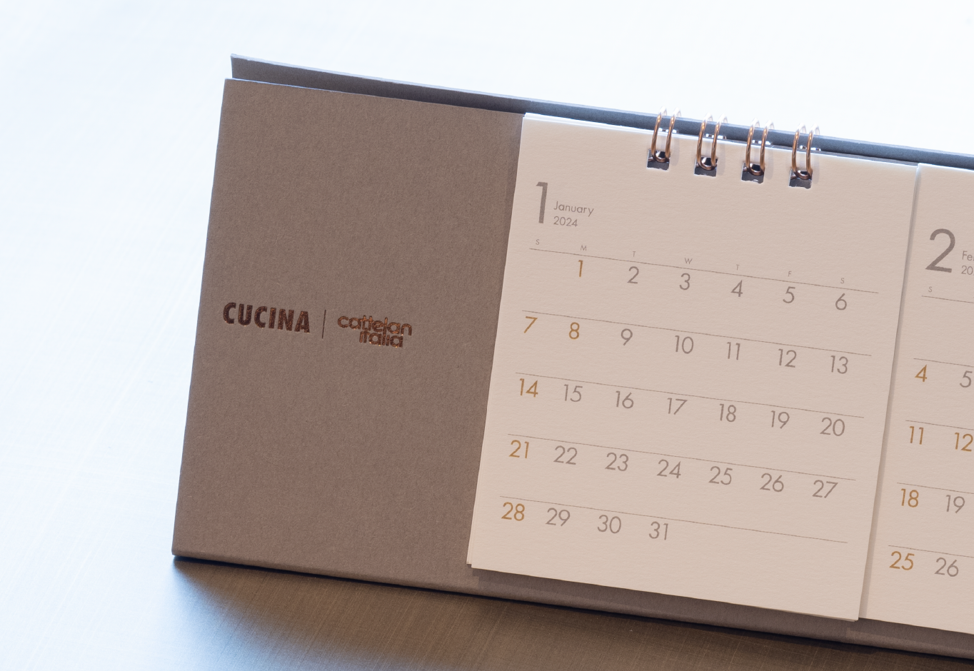 CUCINA(クチーナ)様卓上カレンダーアップ画像